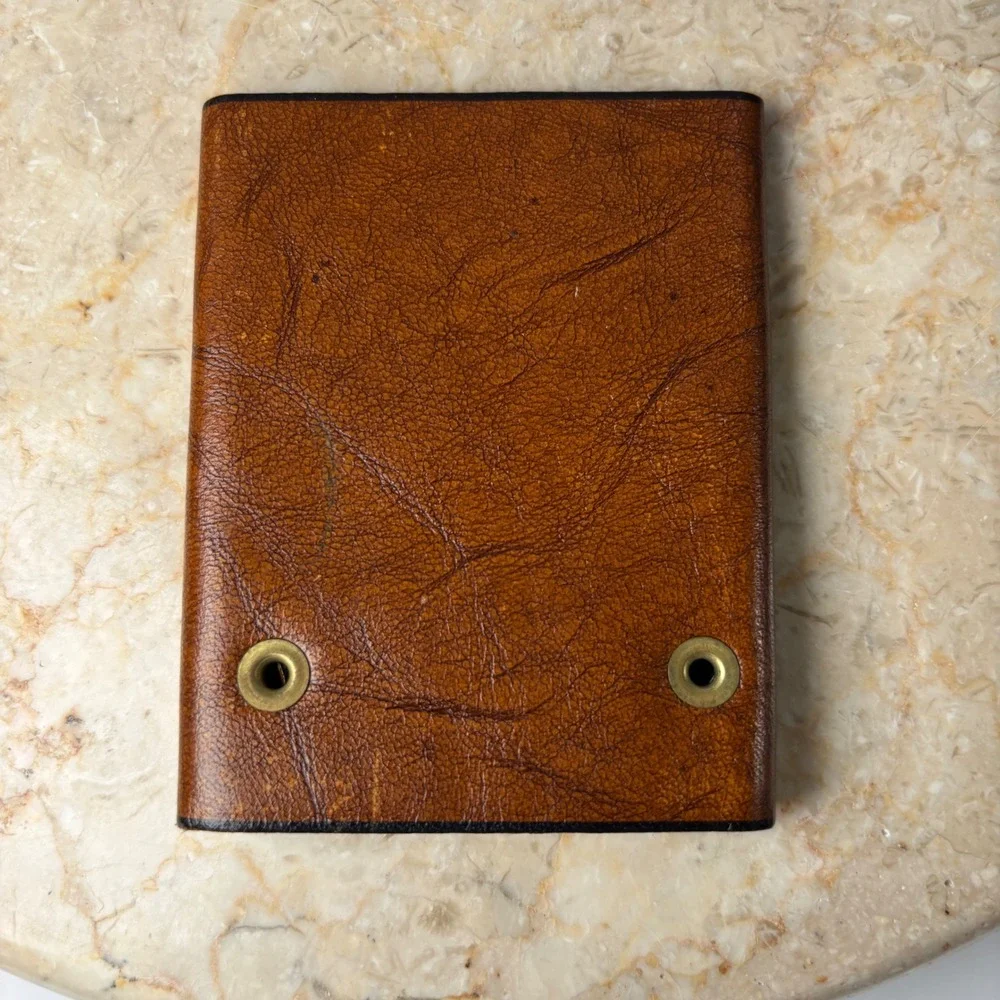 Amity Key Case OS Brown Vintage Cowhide Leather 6 Hook Organizer Snap Closure
